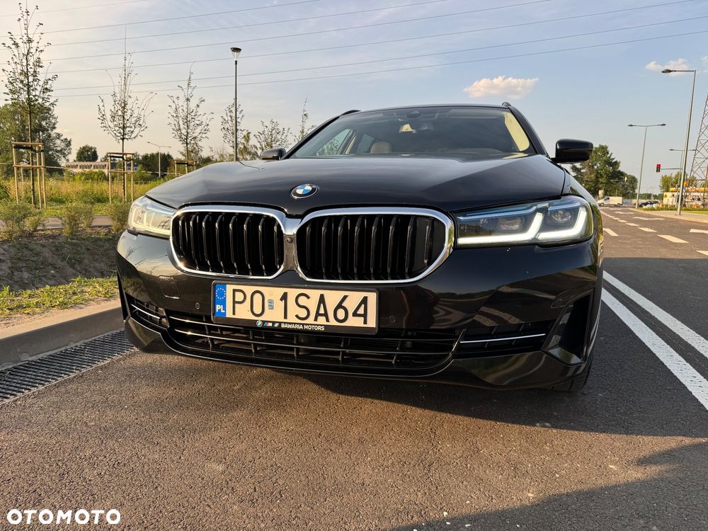 BMW Seria 5 530i xDrive mHEV - 16
