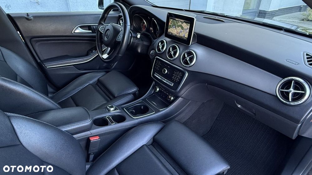 Mercedes-Benz CLA 200 7G-DCT Urban - 27