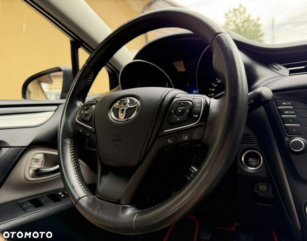 Toyota Avensis - 16