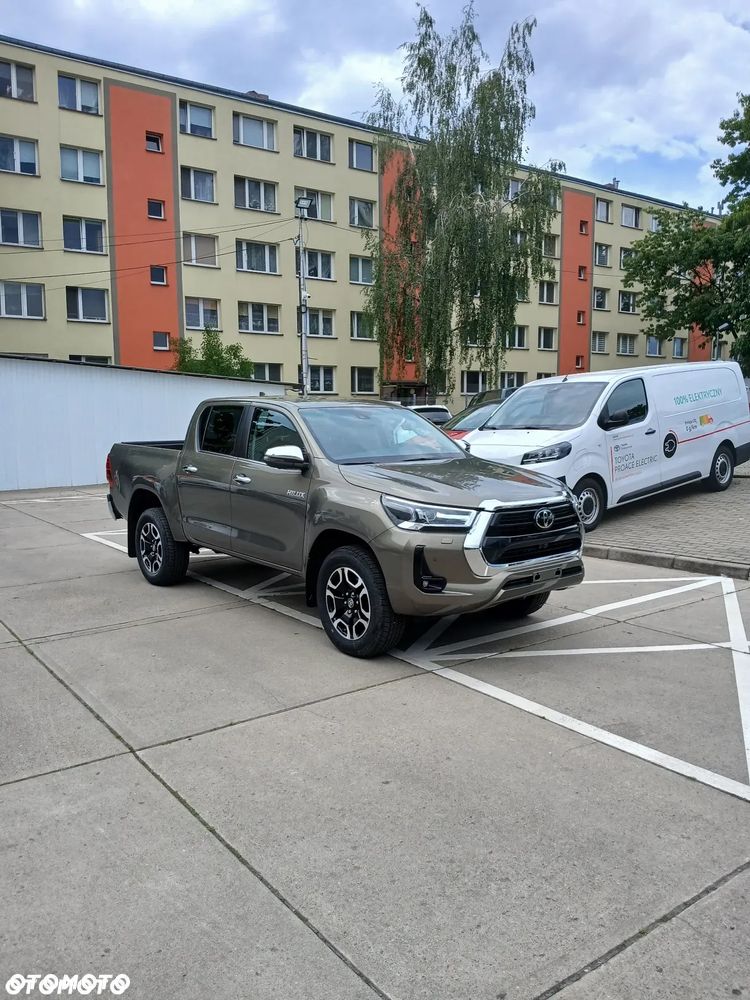 Toyota Hilux 2.8 D-4D mHEV Double Cab Executive 4x4 - 9