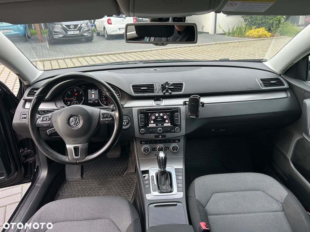 Volkswagen Passat 2.0 TDI DSG BlueMotion Technology R-Line - 10