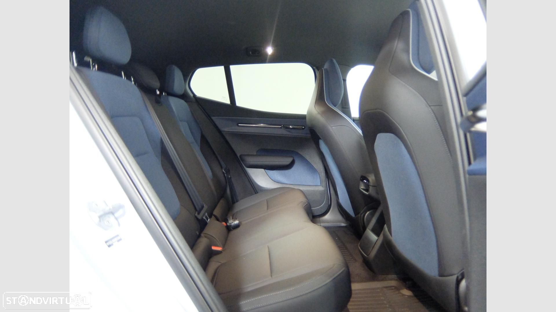 Volvo EX30 69 kWh Single Motor Extended Range Plus - 11