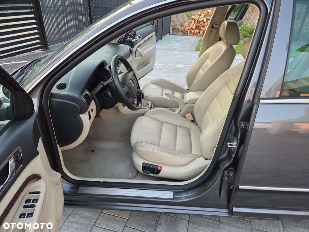 Skoda Superb 2.0 TDI DPF Exclusive - 23