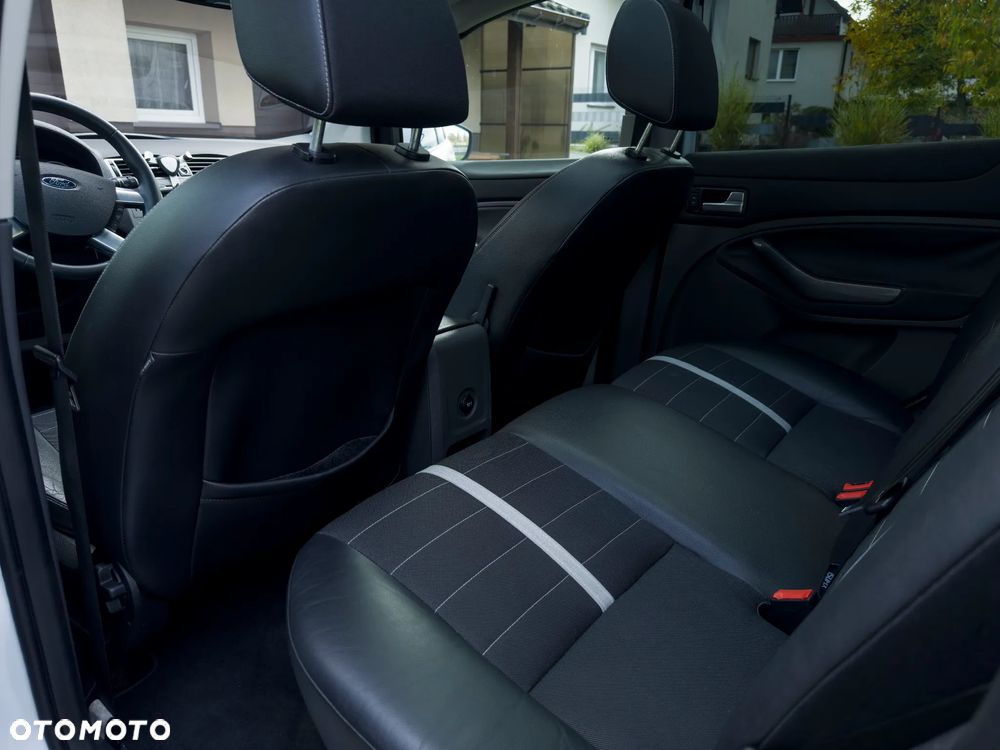 Ford Kuga 2.0 TDCi 4x4 Titanium - 12