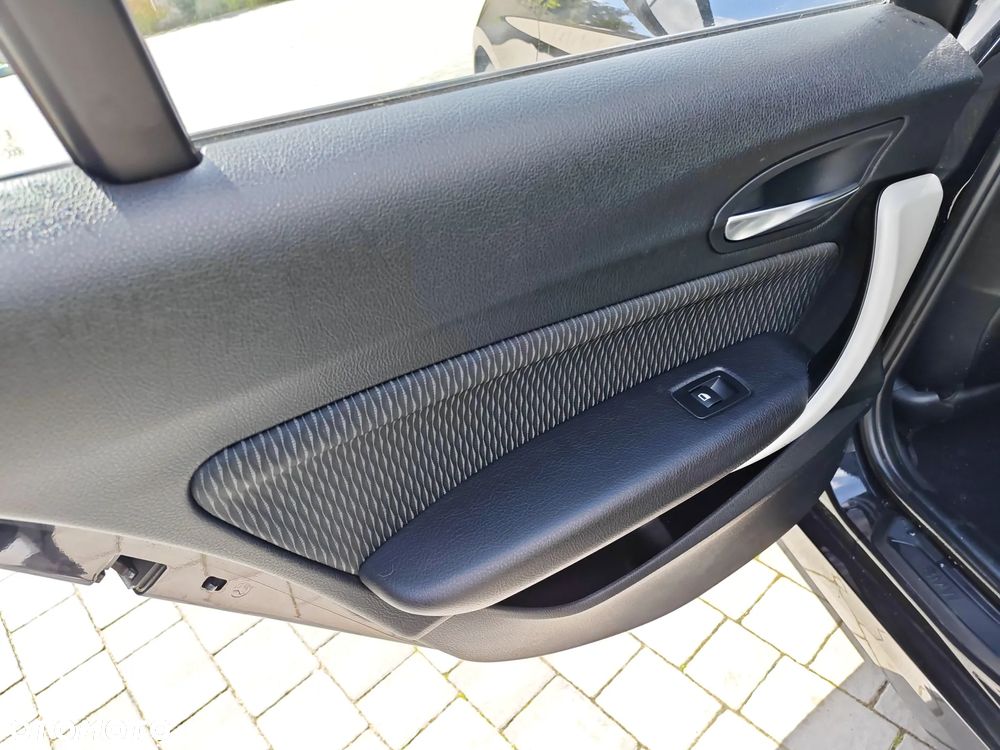 BMW Seria 1 116i - 11