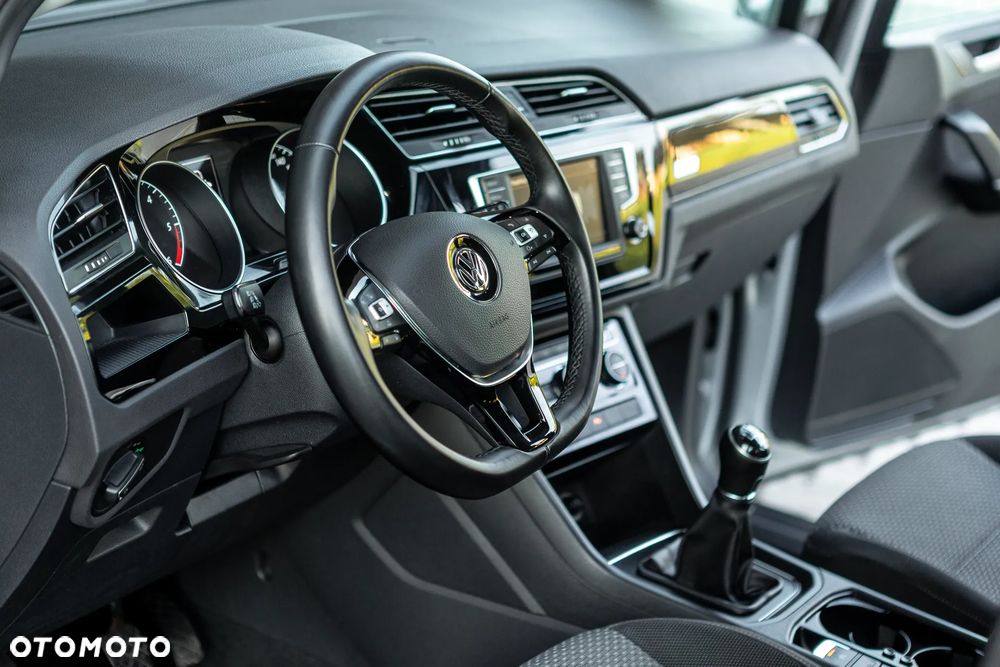 Volkswagen Touran - 20