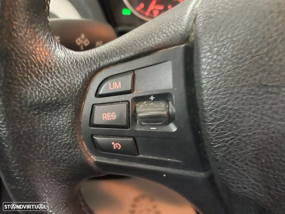 BMW 116 d Line Luxury Auto - 35