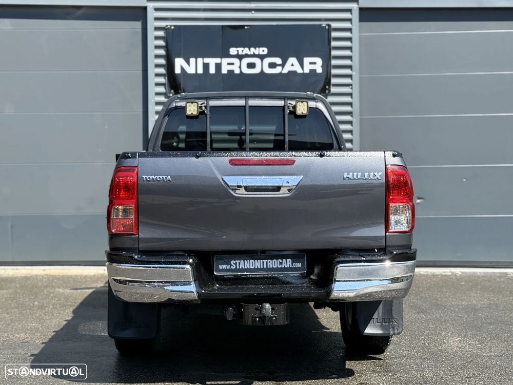 Toyota Hilux 2.4 D-4D 4WD CD Premium Edition - 8