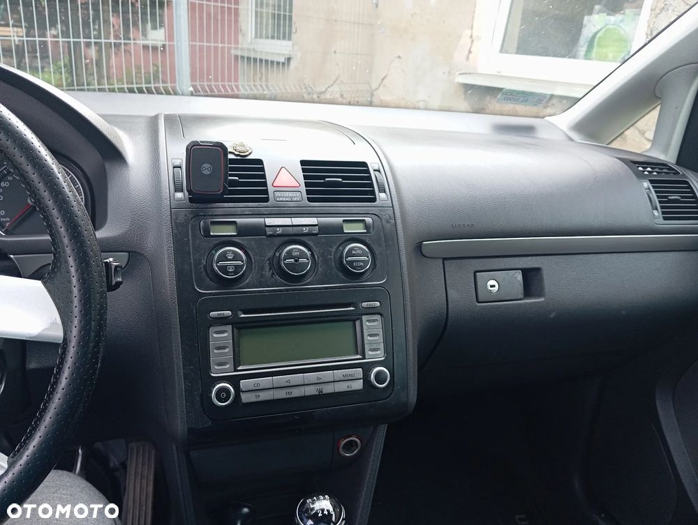 Volkswagen Touran - 12