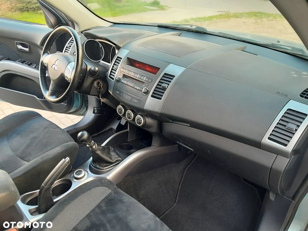 Mitsubishi Outlander 2.0 DI-D 4WD Inform - 25