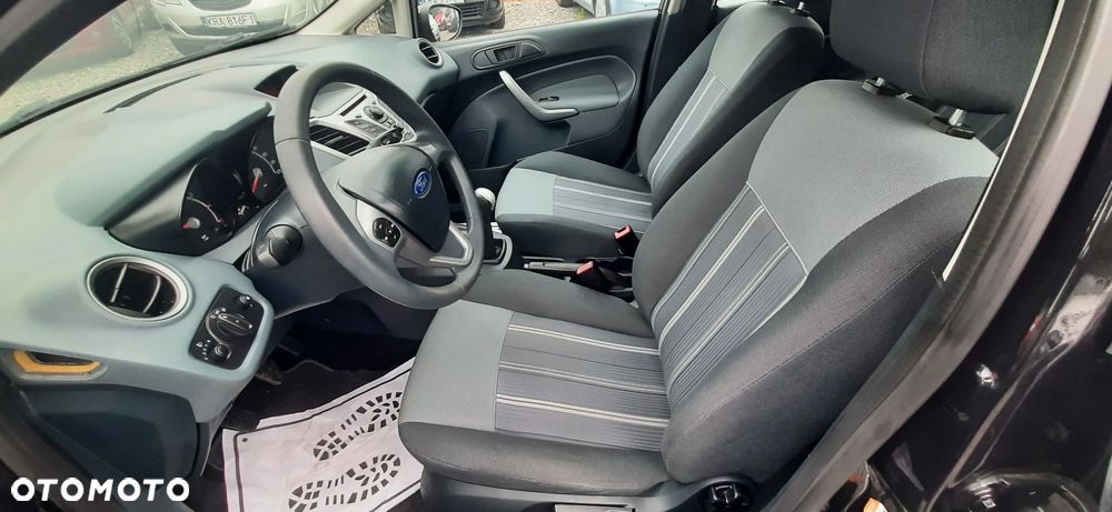 Ford Fiesta - 32