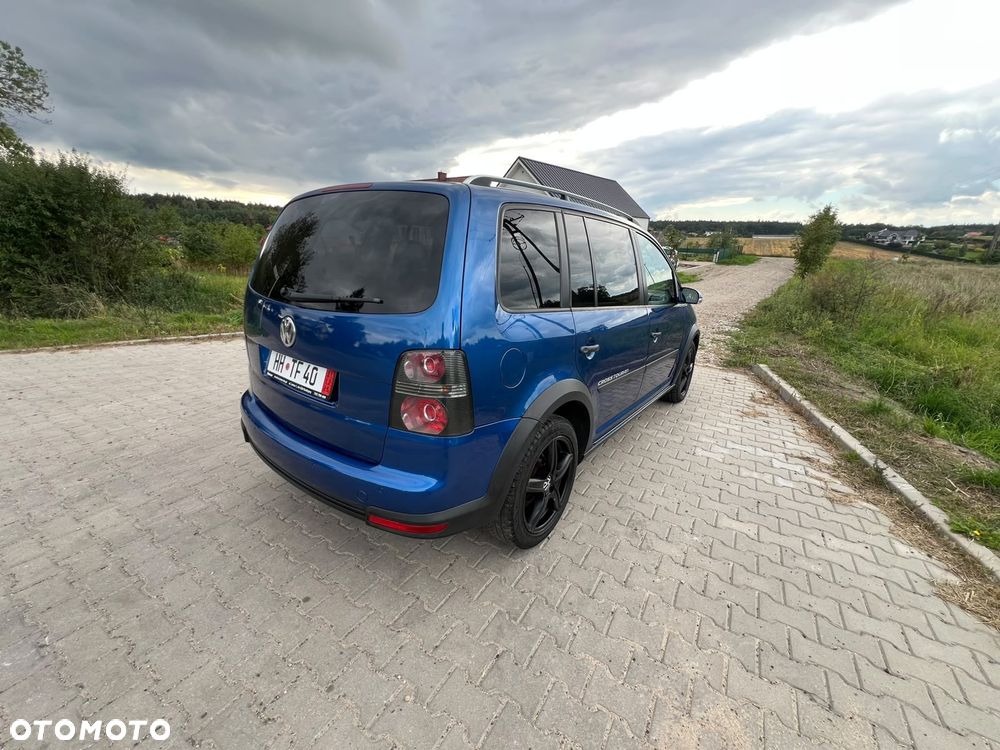 Volkswagen Touran - 4