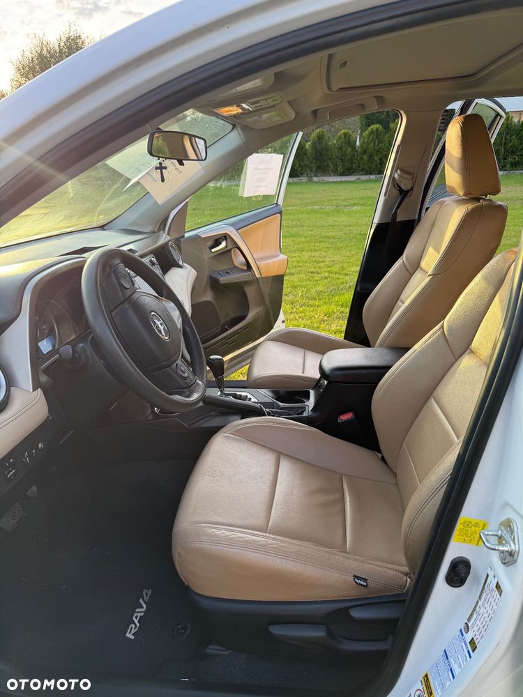Toyota RAV4 2.5 XLE - 12