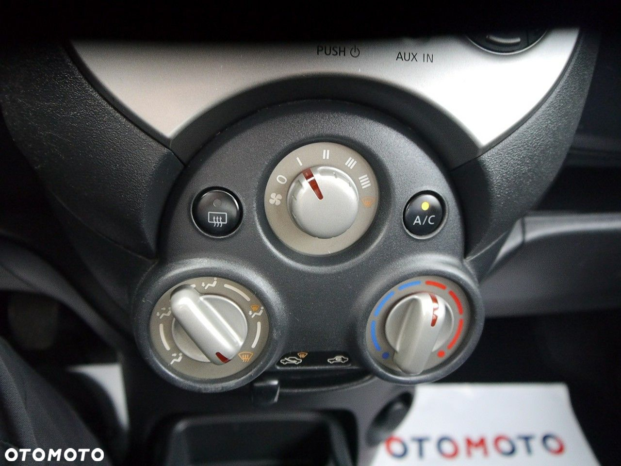 Nissan Micra 1.2 30 Jahre Edition - 28