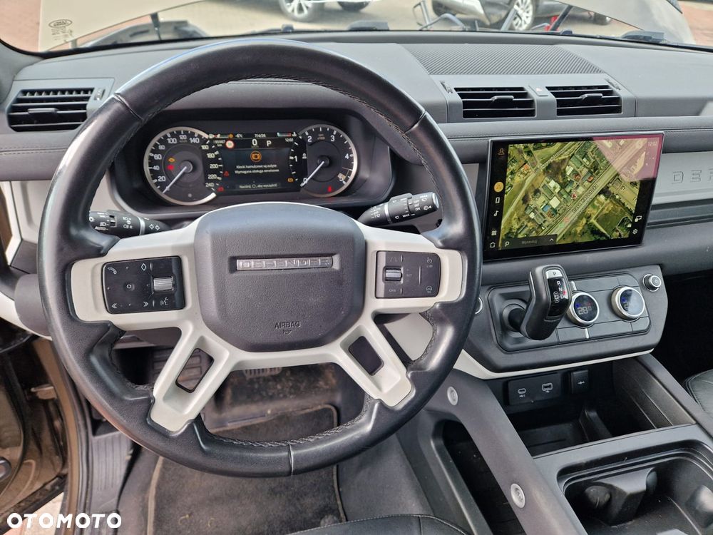 Land Rover Defender - 12