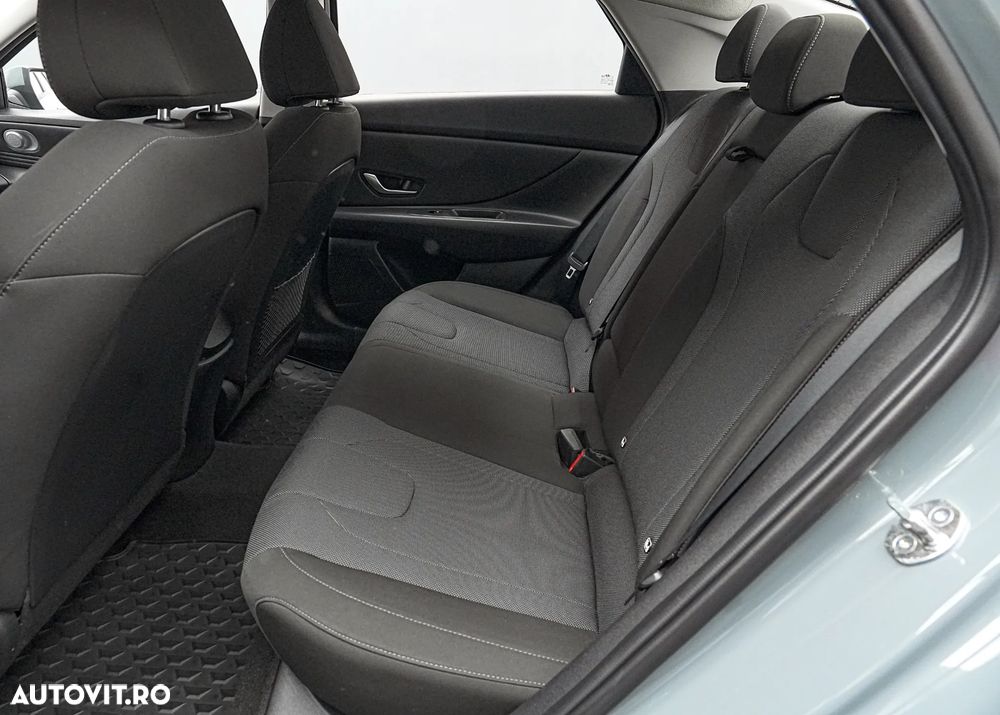 Hyundai Elantra 1.6 l 123 CP CVT Exclusive Navi - 16