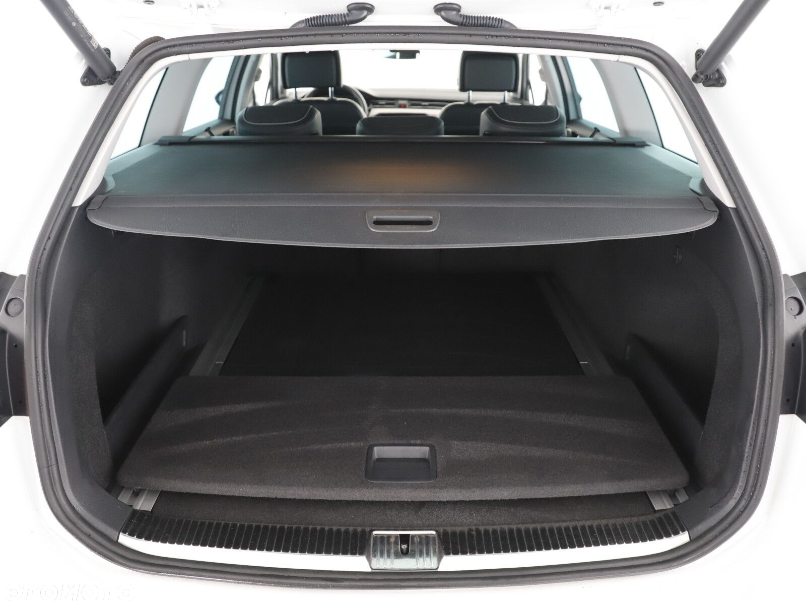 Volkswagen Passat - 12