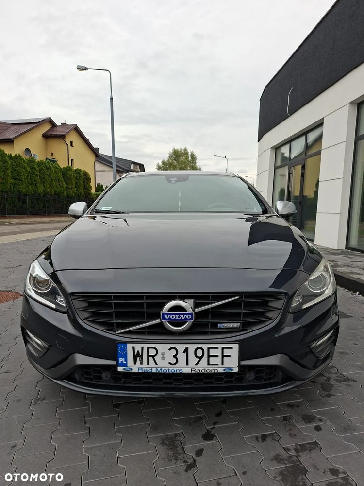 Volvo V60 D4 R-Design - 3