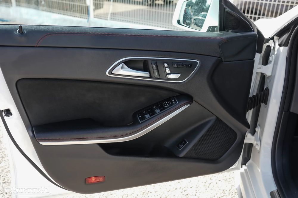 Mercedes-Benz CLA 45 AMG 4-Matic - 17