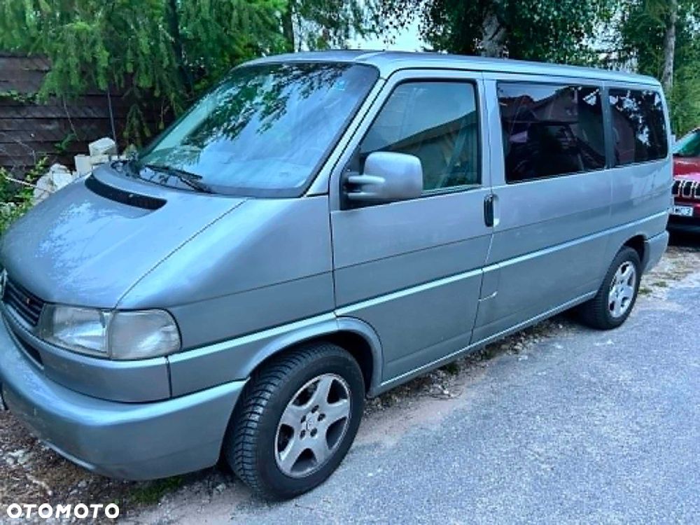 Volkswagen Caravelle - 1