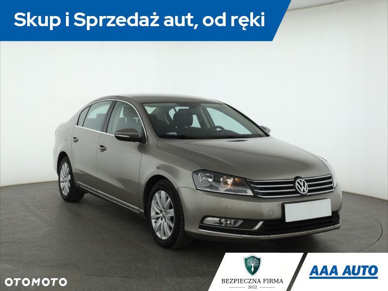 Volkswagen Passat - 3