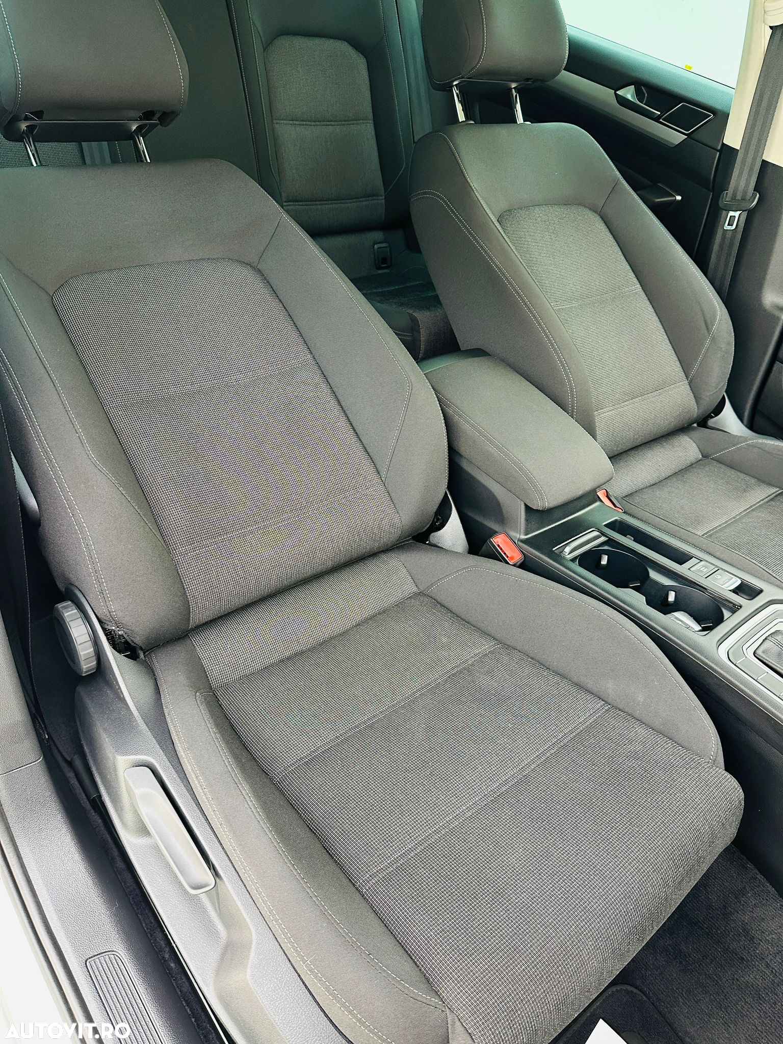 Volkswagen Passat Variant 1.6 TDI SCR DSG - 16
