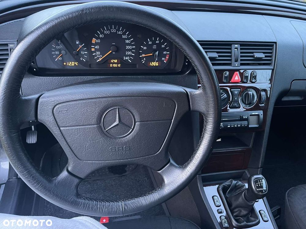 Mercedes-Benz Klasa C 180 Classic - 25