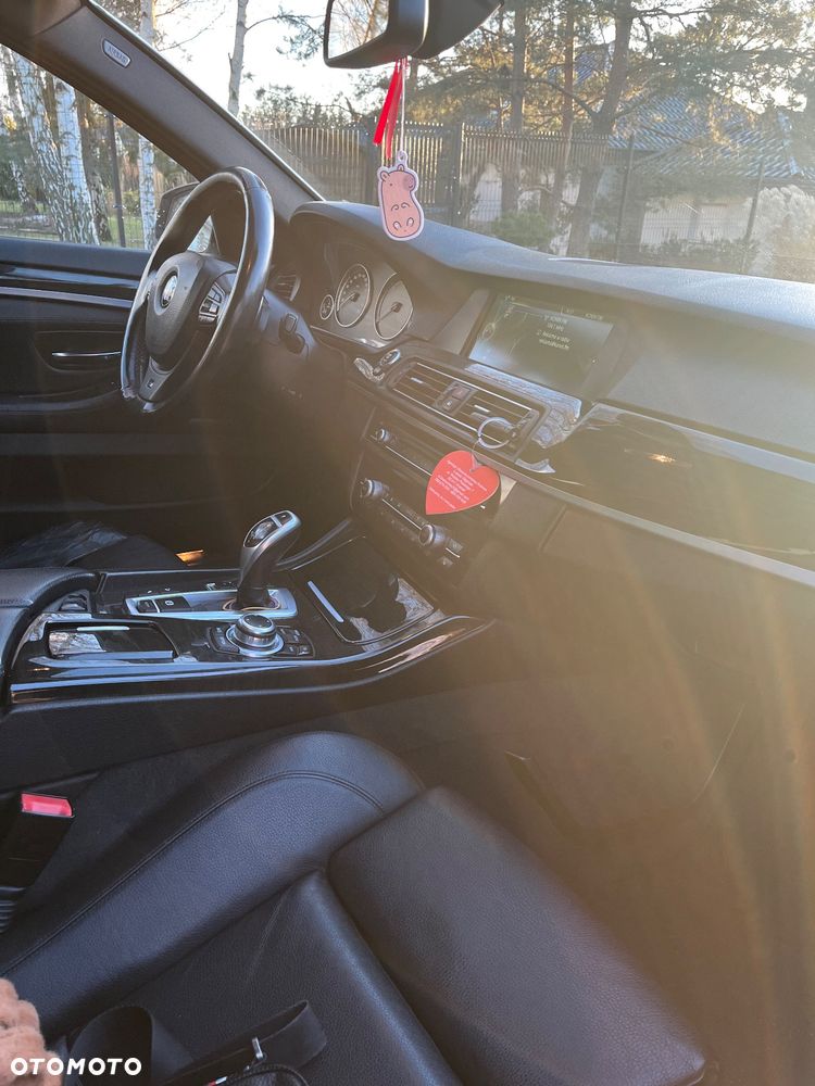 BMW Seria 5 525d xDrive Sport-Aut - 11