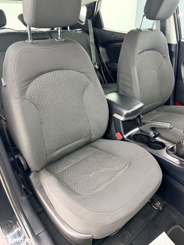 Hyundai ix35 1.7 CRDI 2WD blue Finale Silver - 9