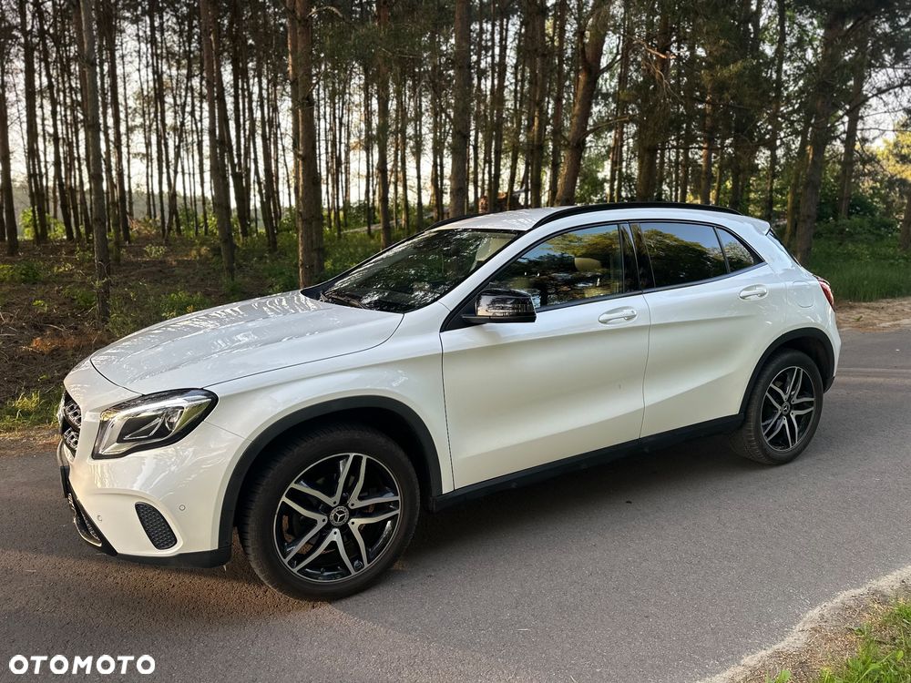 Mercedes-Benz GLA 180 7G-DCT Urban - 15