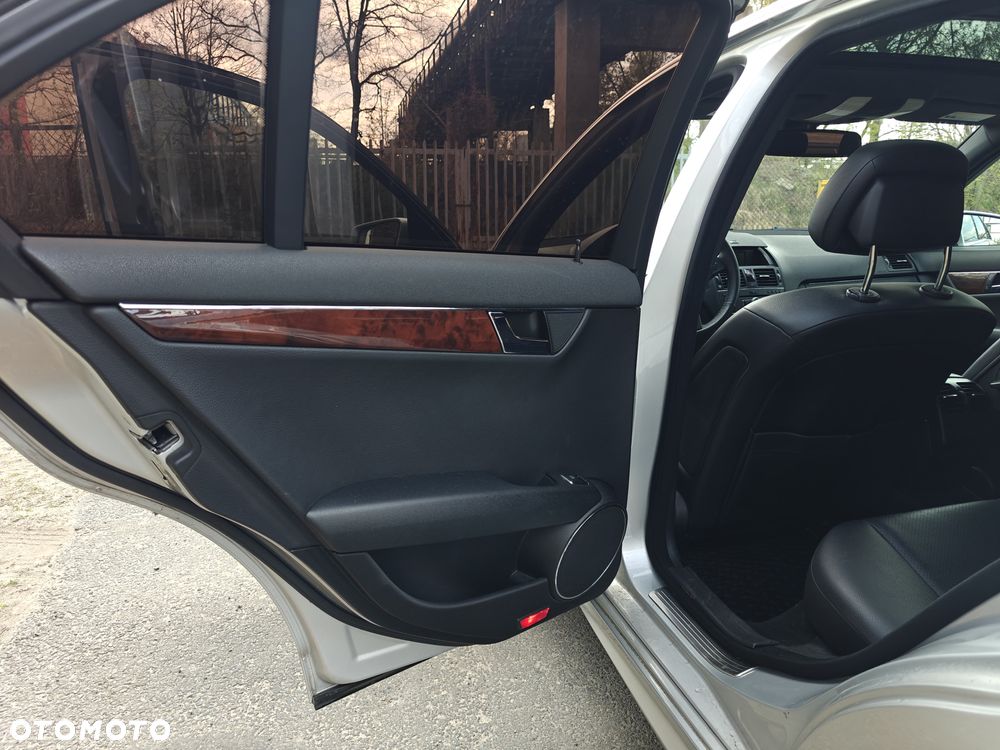 Mercedes-Benz Klasa C 300 Avantgarde 4-Matic - 18