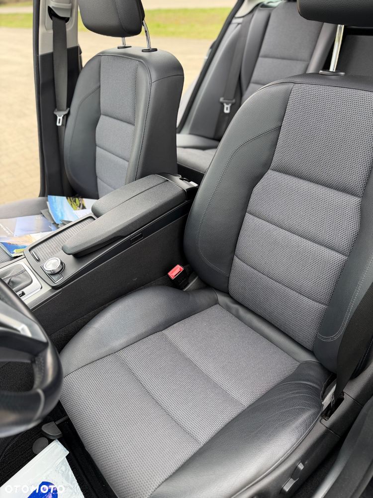 Mercedes-Benz Klasa C 180 (BlueEFFICIENCY) 7G-TRONIC Avantgarde - 23