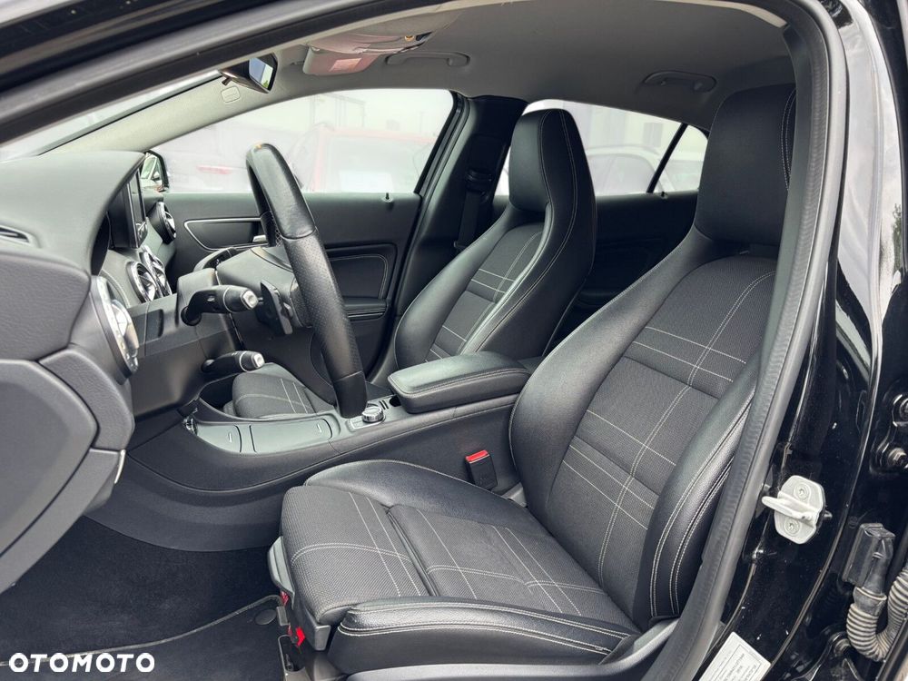 Mercedes-Benz GLA 200 7G-DCT Urban - 16