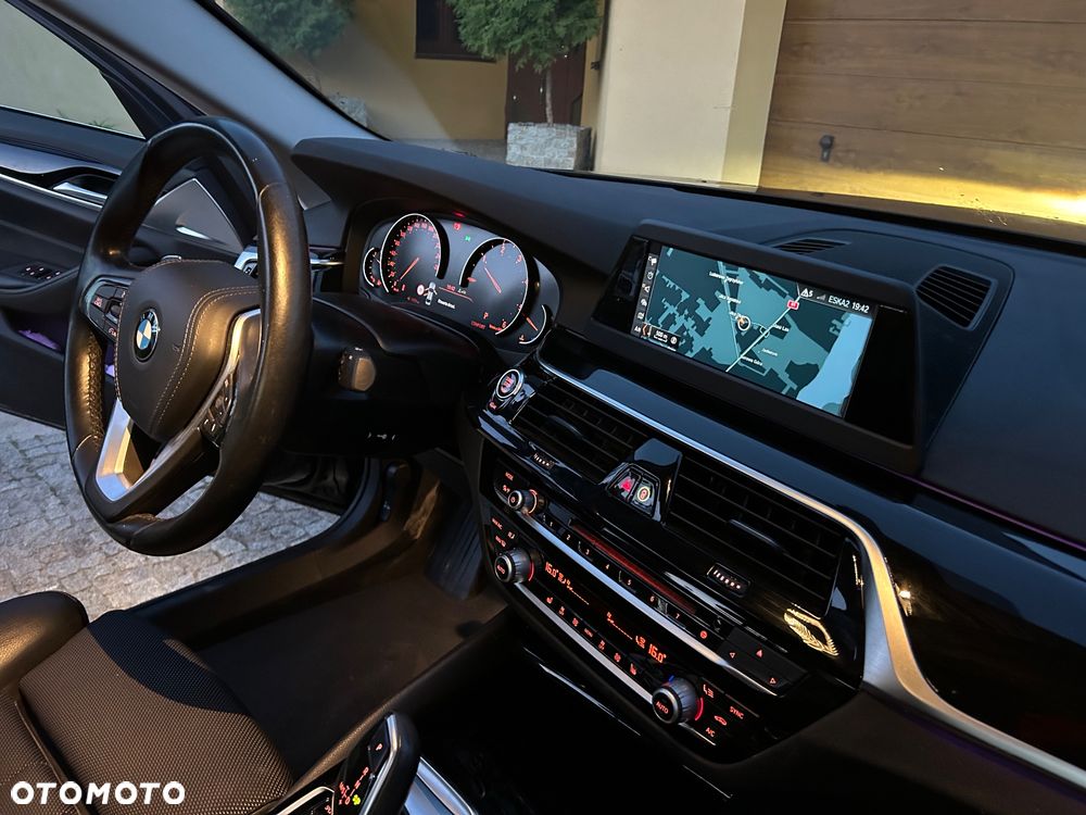 BMW Seria 5 518d Sport Line - 26