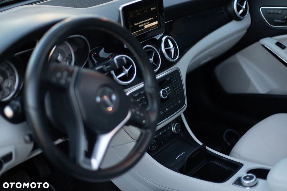 Mercedes-Benz CLA 250 7G-DCT AMG Line - 22