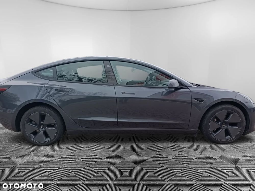 Tesla Model 3 - 5