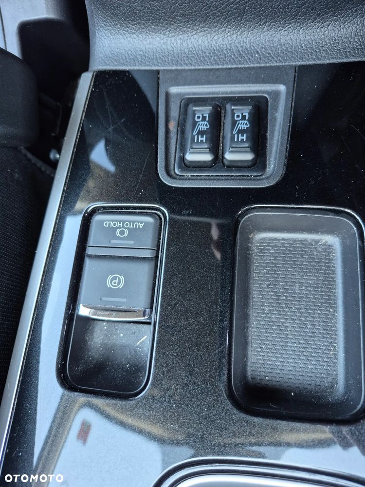 Mitsubishi Outlander - 15