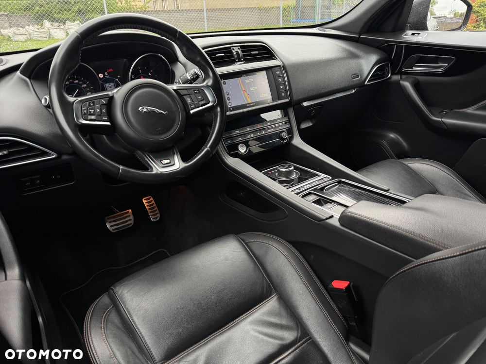Jaguar F-Pace 20d AWD R-Sport - 22