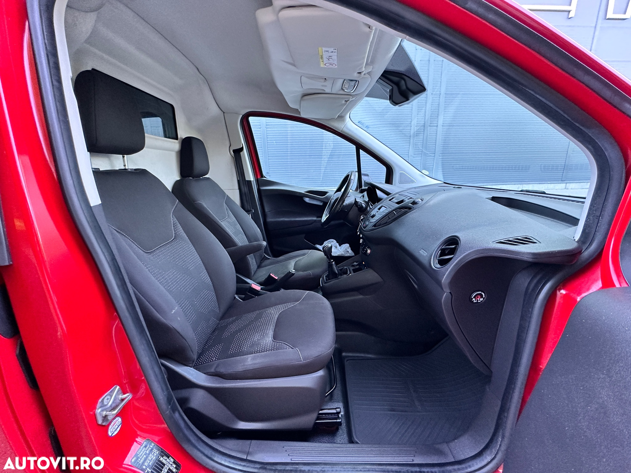 Ford Transit Courier - 24
