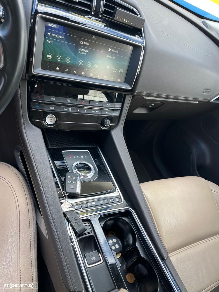 Jaguar F-Pace 2.0 i4D Portfolio AWD Aut. - 3