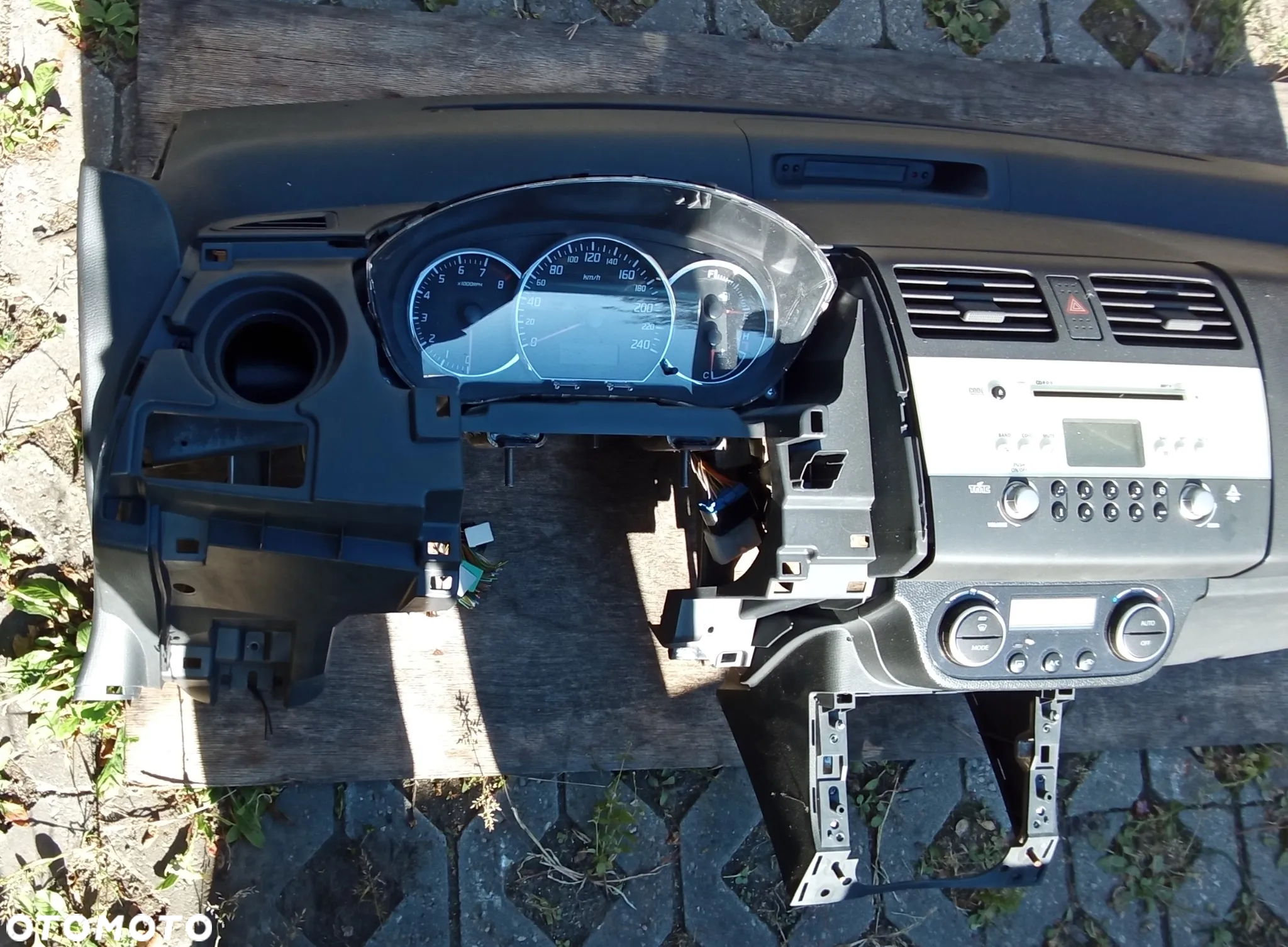 Deska rozdzielcza konsola Suzuki Swift IV MK6 - 4