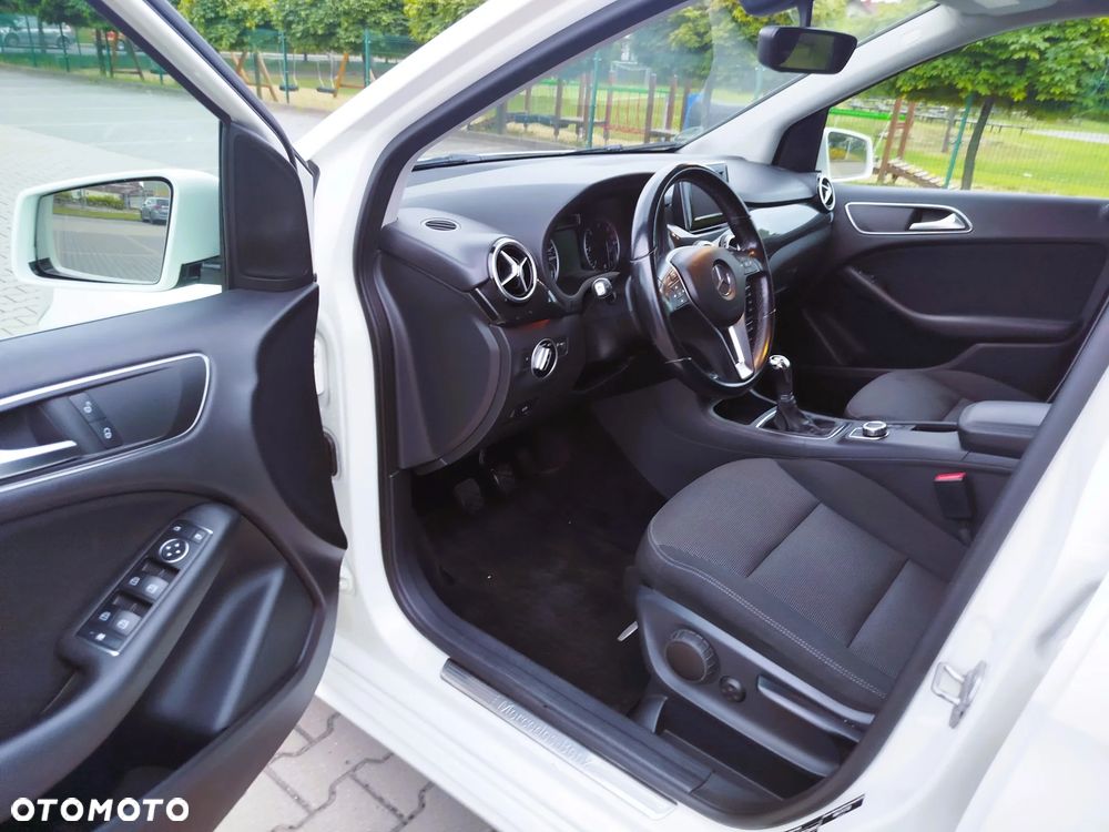 Mercedes-Benz Klasa B 180 CDI (BlueEFFICIENCY) - 30