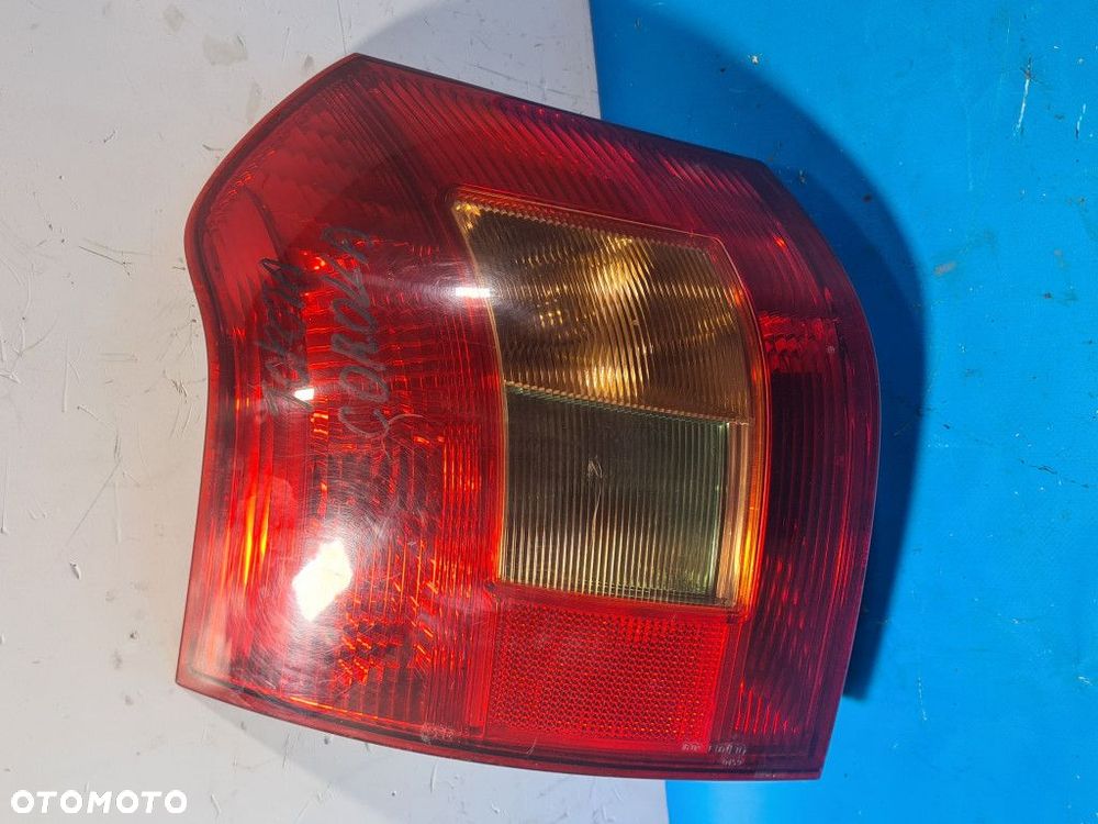 LAMPA TYŁ PRAWA TOYOTA COROLLA E120 - 5