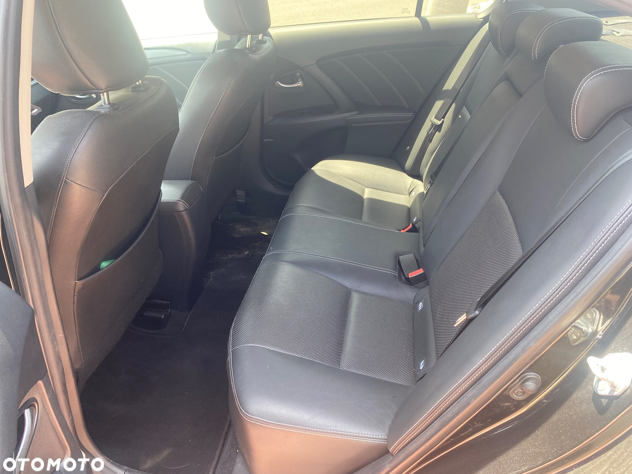 Toyota Avensis 1.8 Premium - 8