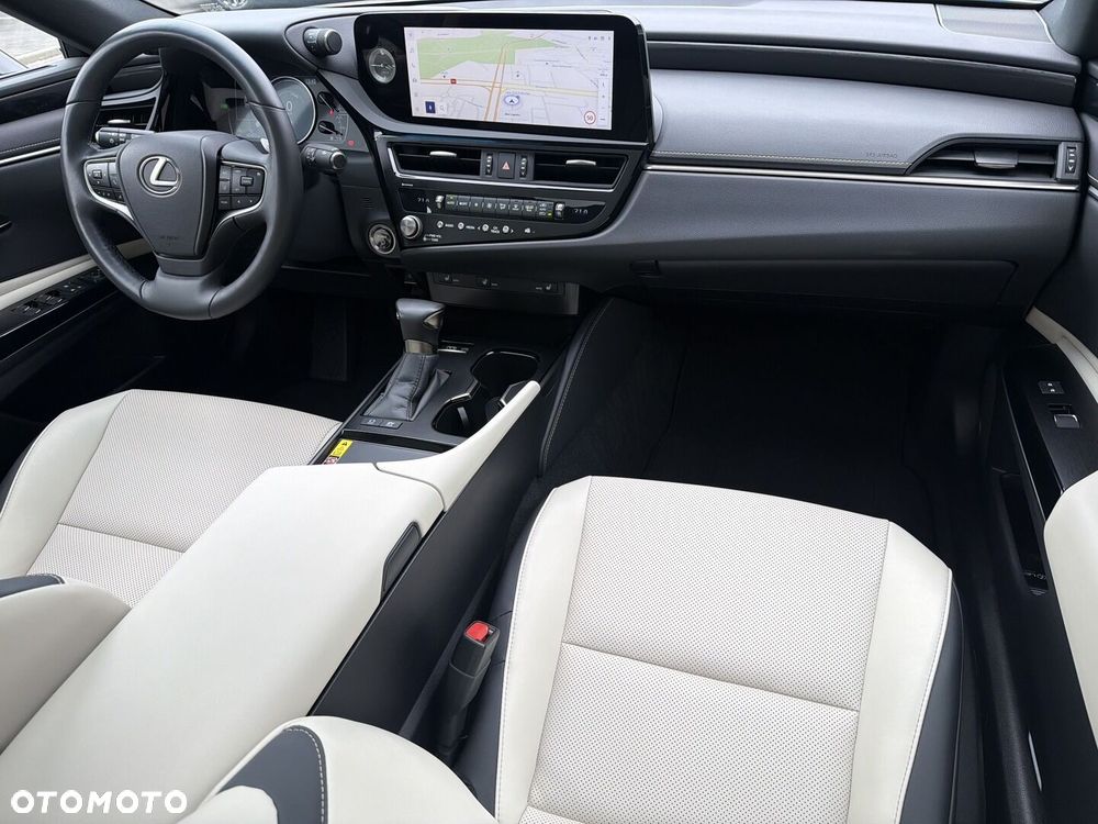 Lexus ES 300h F Sport Design - 21