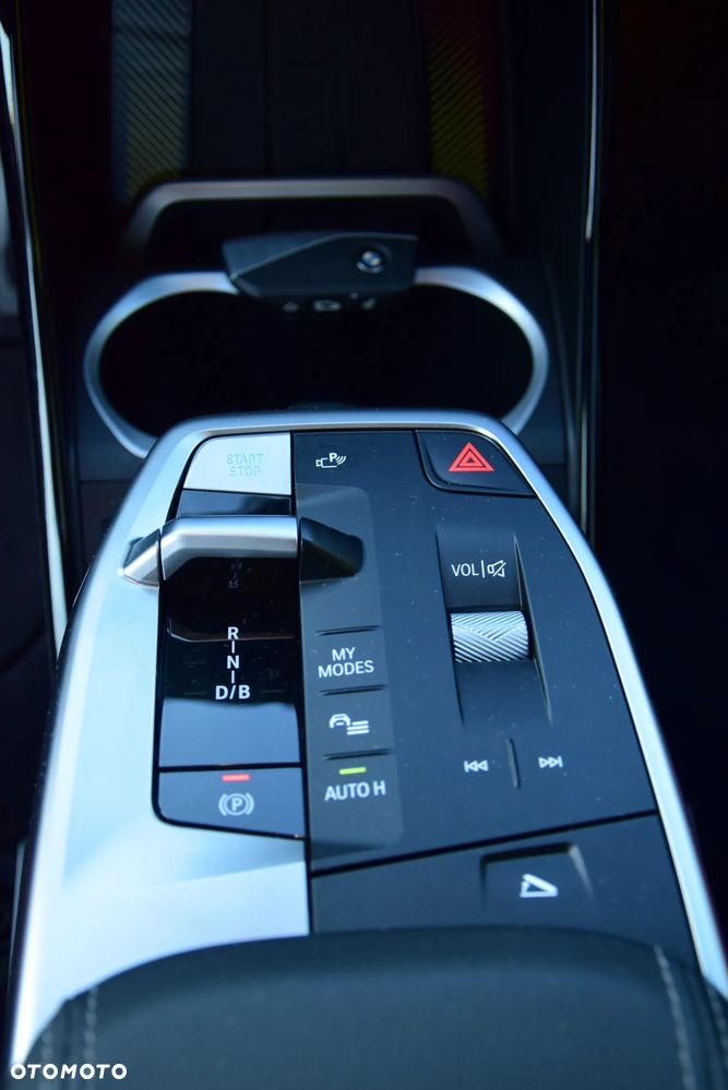 BMW iX2 xDrive30 66.5kWh M Sport - 34