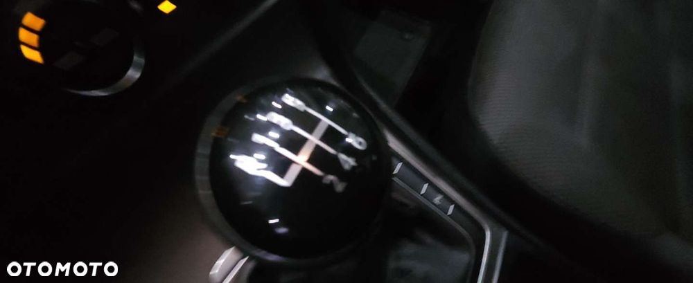 Volkswagen Golf - 33