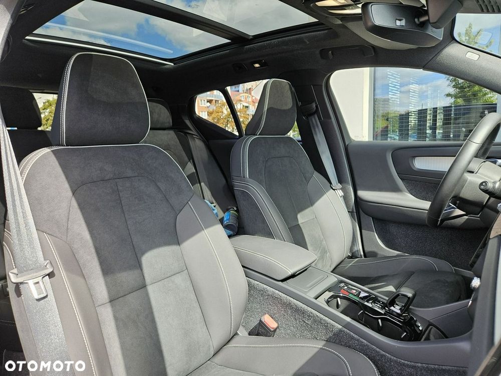Volvo XC 40 B3 B DKG Ultra Black Edition - 10