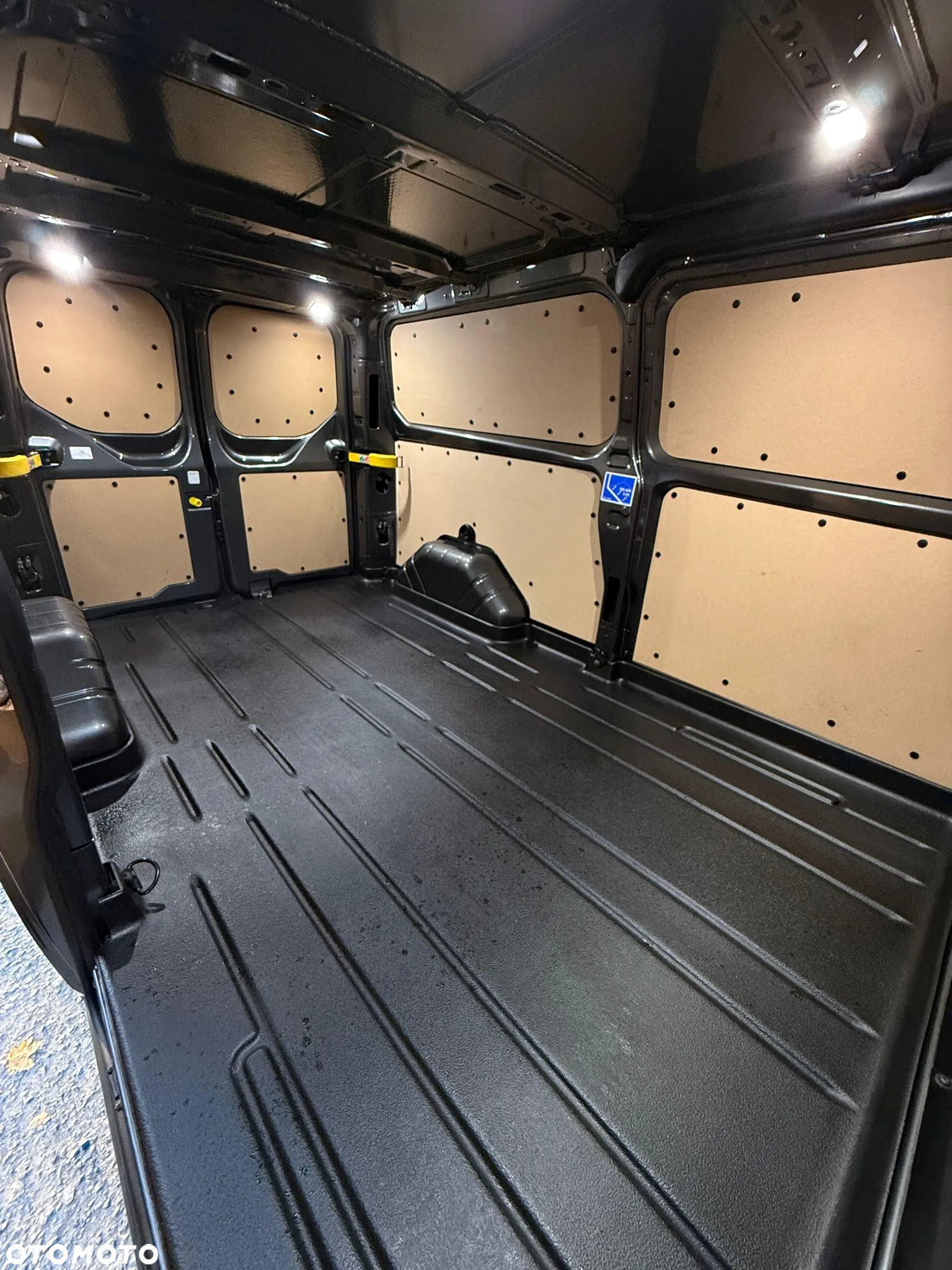 Ford TRANSIT CUSTOM - 8