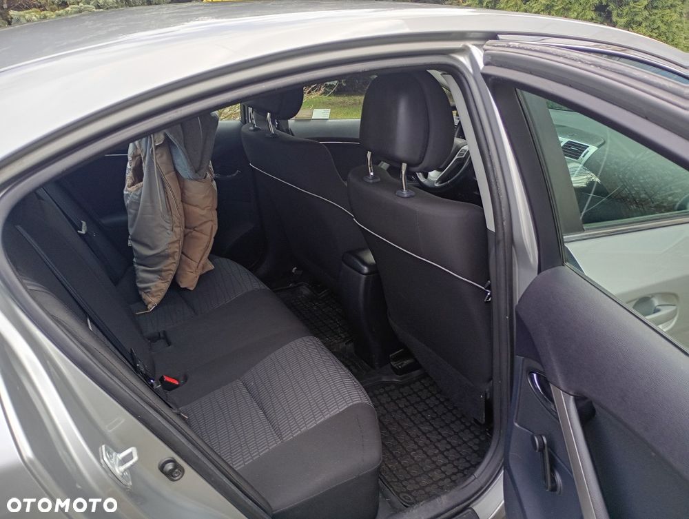 Toyota Avensis - 8